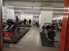 鄞州万达!地鉄口旁!店铺8间!可重餐饮租106万适合喜欢面议