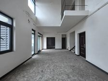 洋房顶跃 带三个露台 空间感强 赠送多 近轨道