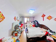 南码头江边,中间楼层一室户,出入方便