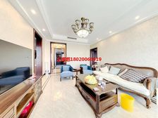 顶楼带阁楼 精装保持好没怎么住 位置好 不临街