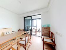 专做七中旁 次新小区..诚心卖.看房方便.诚心卖的