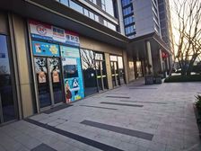 小区门口店铺 层高4.6米 实用180平 有后窗 单价1.6