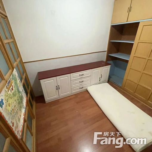 马连洼梅园 3室1卫1厅 81平精装修 1000元/月