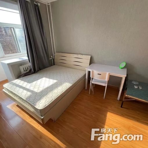 马连洼梅园 3室1卫1厅 85平简装修 1300元/月