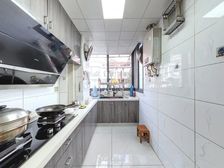 房东诚心出售,全新装修、拎包入住