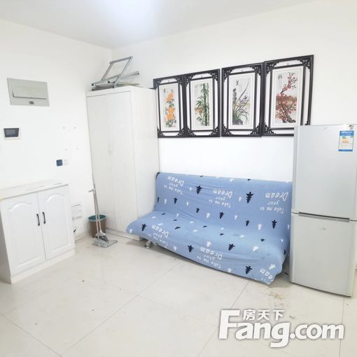 水岸东方 1室1厅 南 简装