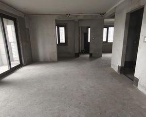 中骏合景府4室2厅2卫南朝向245.0万元/套出售