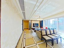 西边套,正对花园泳池,得房率近100%,楼层好,楼盘品质好