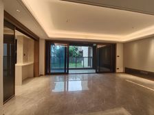 嘉景湾 一楼带花园 开发商精装 全屋地暖+中央空调