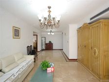 精装修,繁华地段,房型正气,得房率高,小区中心位置,大两房