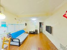 新上边套全明两房,客厅有窗户,一楼带院子