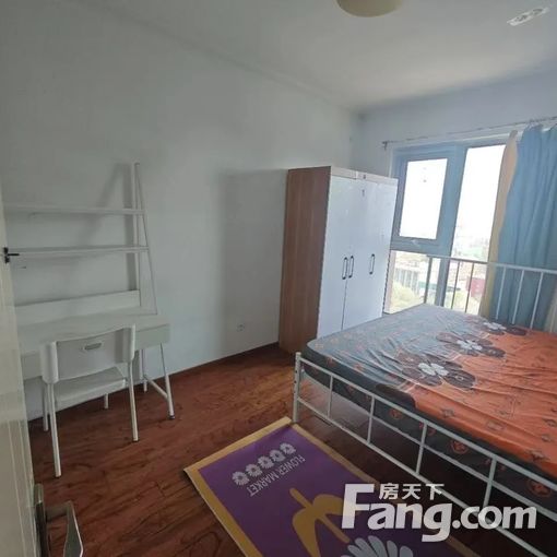 马连洼北路一号院南北两居,紧挨地铁口出行方便,上班通勤便利