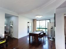 精装小三房,业主保养很好,虽然楼层低,但是采光很好