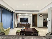 房子是公园一线的大平层,楼层视野好,小区品质不错