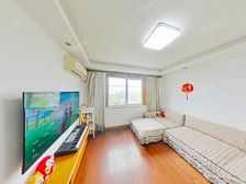浦东康桥南北通透两房 精装修满五住宅