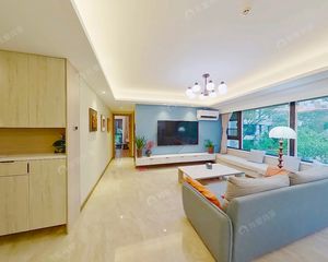 地铁口,次新小区,精装修,西边套客厅带大飘窗