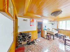 店长,咨询有惊喜。10年出一套三房朝南双阳台。商品房户型