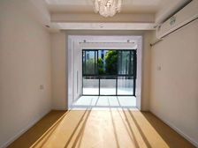 哇,私人独用露台 !采光刺眼明亮!标准小区两室 一开头即可!