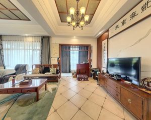 江南水乡 沿河东边套,花园200多方,地铁口500米 精装修