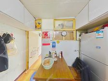中间楼层两房,房子视野开阔,随时可看