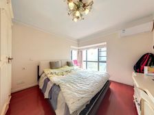 玲珑湾花园五区,小区中间位置 ,全天采光, 客厅带大阳台!