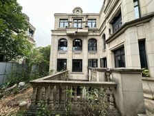 海域香庭合院别墅,自带两百平花园,小区中间,出门山姆地铁口
