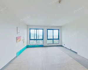 中心位置边套,视野一览无余餐厅八角窗对面就是小学幼儿园