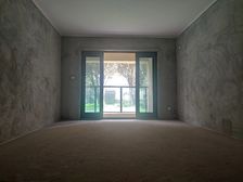 带前后花园1T2洋房,四房 130万 门口双地铁5+18号线