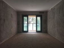 4房洋房带前后花园,门口就是地铁站5号线跟18号线,114万