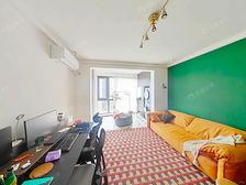 新出 05年品质小区,中间楼层 一年精装修 可拎包入住,可谈