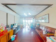 新出飞机户型大三房,看中价.格好大谈,正对花园位置,诚心出售