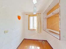 潍坊四村 边套一室一厅 带露台 采光好 中间楼层