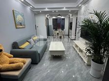 欣悦湖旁,洋房居住舒适感惬意小区,环境好人车分流。