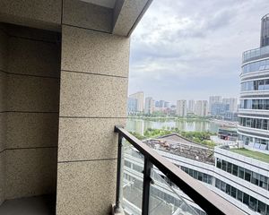 西岸18723室2厅2卫南朝向300.0万元/套出售