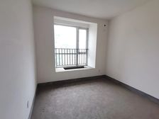 中央公园一组团3室2厅2卫南朝向70.0万元/套出售