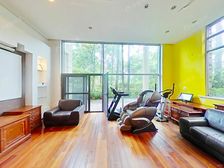 超大边套,三边大花园,空关随时看房,满五V1税少,诚意可谈