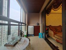 照母山0距离商圈轻轨书包房。博雅两房132万 房源保真!