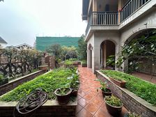 一期内圈双拼别墅,装修保持好,花园200平米,房子视野采光好