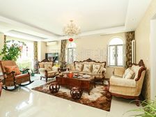 精装边户 室内电梯 北入户 南邻水 绿地180平