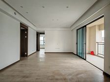 精装房 还没有入住过 万科森林公园林琅 三房 115万