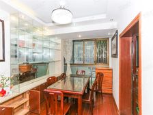 一梯两户,大两房,主卧朝南,品质小区,环境优美,居家装修