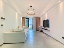 照母山香港置地壹号湖畔。精装三房双卫 170万 房源保真!