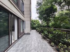 诚心出售,价格便宜带露台有协议实际100平左右 拎包入住