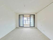 满2年,业主诚心出售,随时可看。