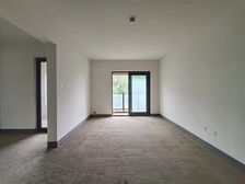 双轻轨 位置好 龙湖两江新宸云洲 三房 142万
