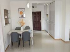 长寿新城:业主翻新精装三房双卫,户型大气,南北通透。