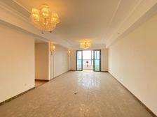 御龙 精装修四房 朝南正中庭住家安静