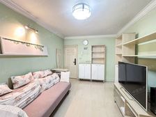 新出全南户型两房,中间楼层采光好,地铁口50米交通便利