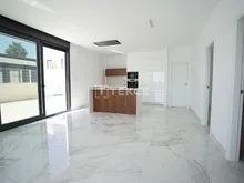 波洛普(Polop)现代独立式住宅,可欣赏泳池和山景