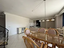 土耳其阿拉尼亚城市海景屋顶公寓